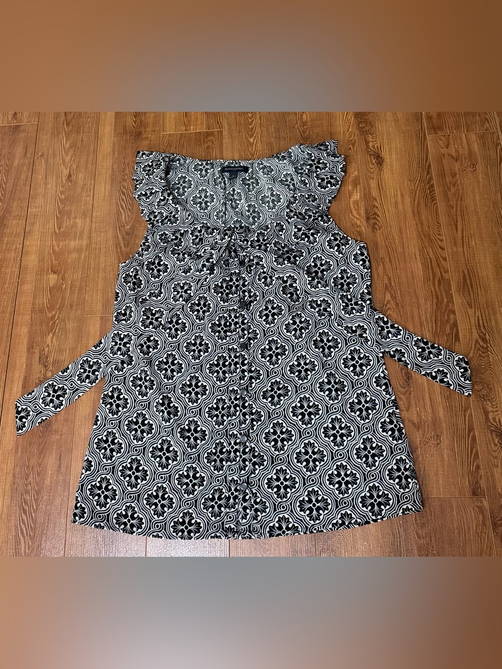 Women’s Sleeveless Blouse by Banana Republic - Size Medium - Ruffle Accents - Picture 5 of 6